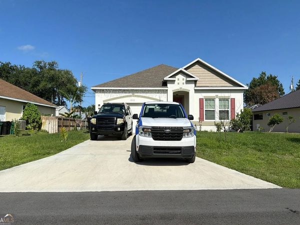 3232 SE Quay Street, Port Saint Lucie, FL 34984