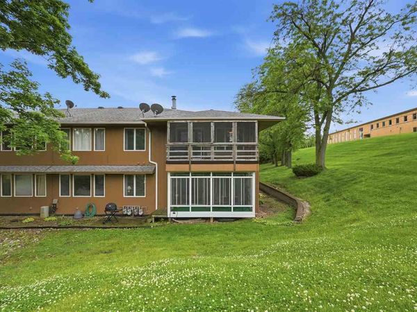 1732 Pikes Peak Court NE, Unit F, Cedar Rapids, IA 52402