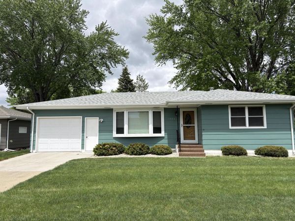  1324 W Cedar Ave, Mitchell, SD 57301
