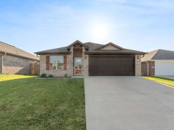 6005 NW Hoover Street, Bentonville, AR 72713