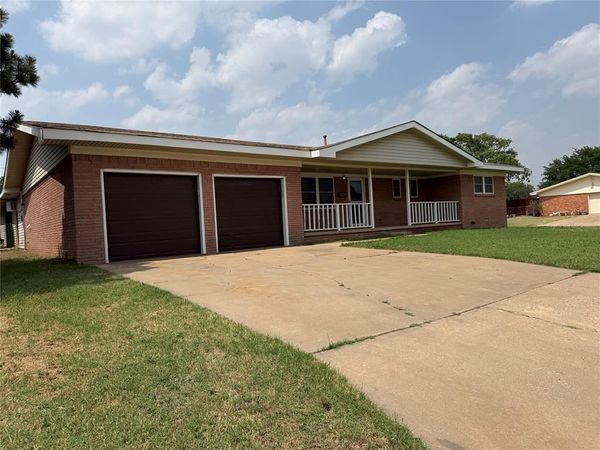 1609 Lincoln Street, Altus, OK 73521