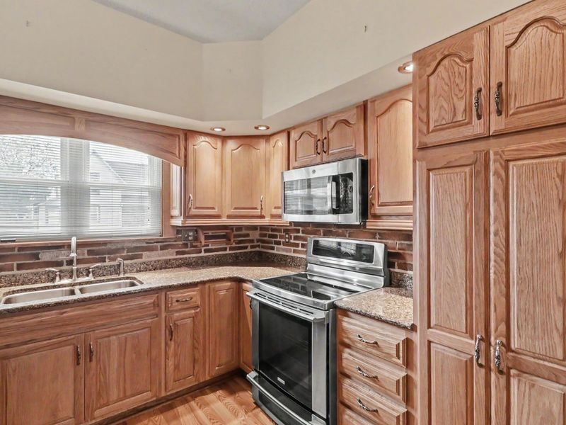 524 E Oakwood Avenue , Bucyrus, OH 44820 Photo 5