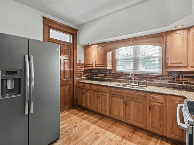 524 E Oakwood Avenue , Bucyrus, OH 44820 Photo 6