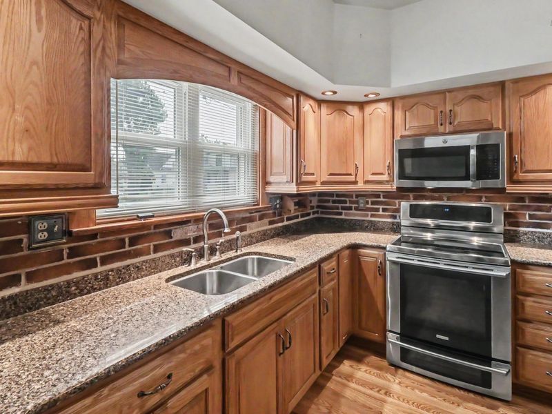 524 E Oakwood Avenue , Bucyrus, OH 44820 Photo 8