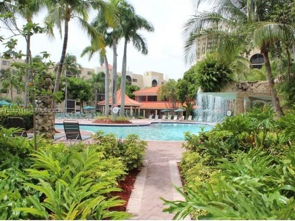 9591 Fontainebleau Blvd , Unit 514, Miami, FL 33172