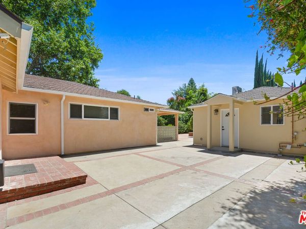 15428 Camarillo Street, Sherman Oaks, CA 91403