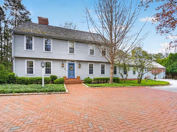 125 W Glenview COURT, Mequon, WI 53092