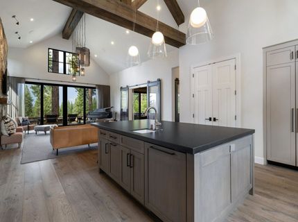 377 James Mciver, Truckee, CA 96161 Photo