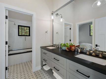 377 James Mciver, Truckee, CA 96161 Photo