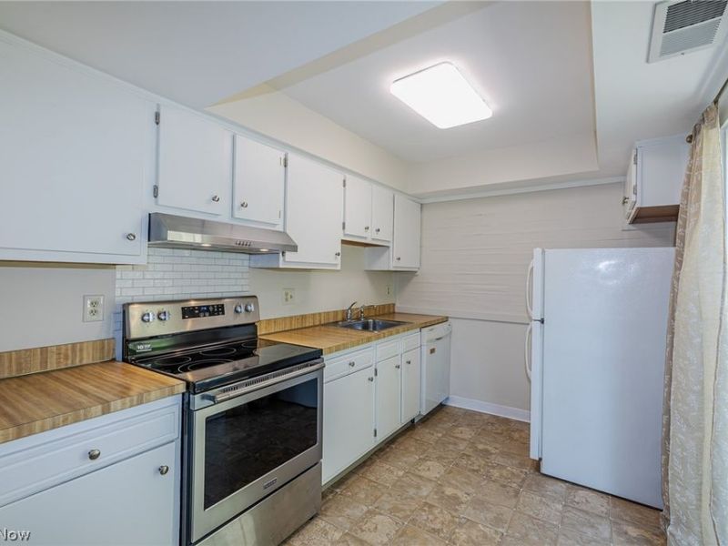 13748 Oakbrook Drive, Unit 13748, North Royalton, OH 44133 Photo 7