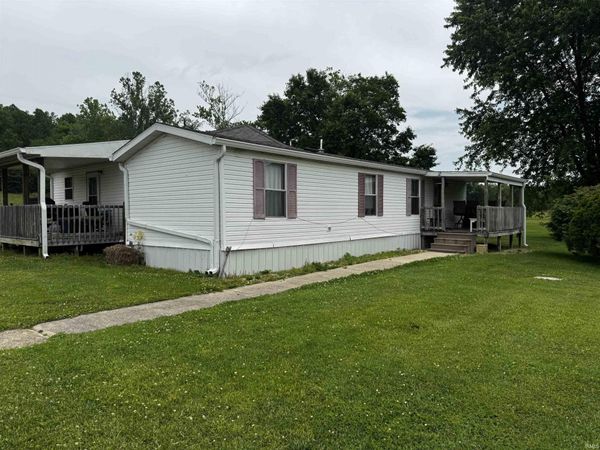 2 E Calvertville Road, Bloomfield, IN 47424