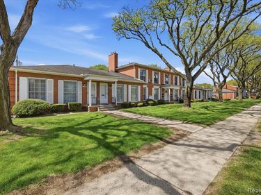 20290 Vernier Road , Harper Woods, MI 48225
