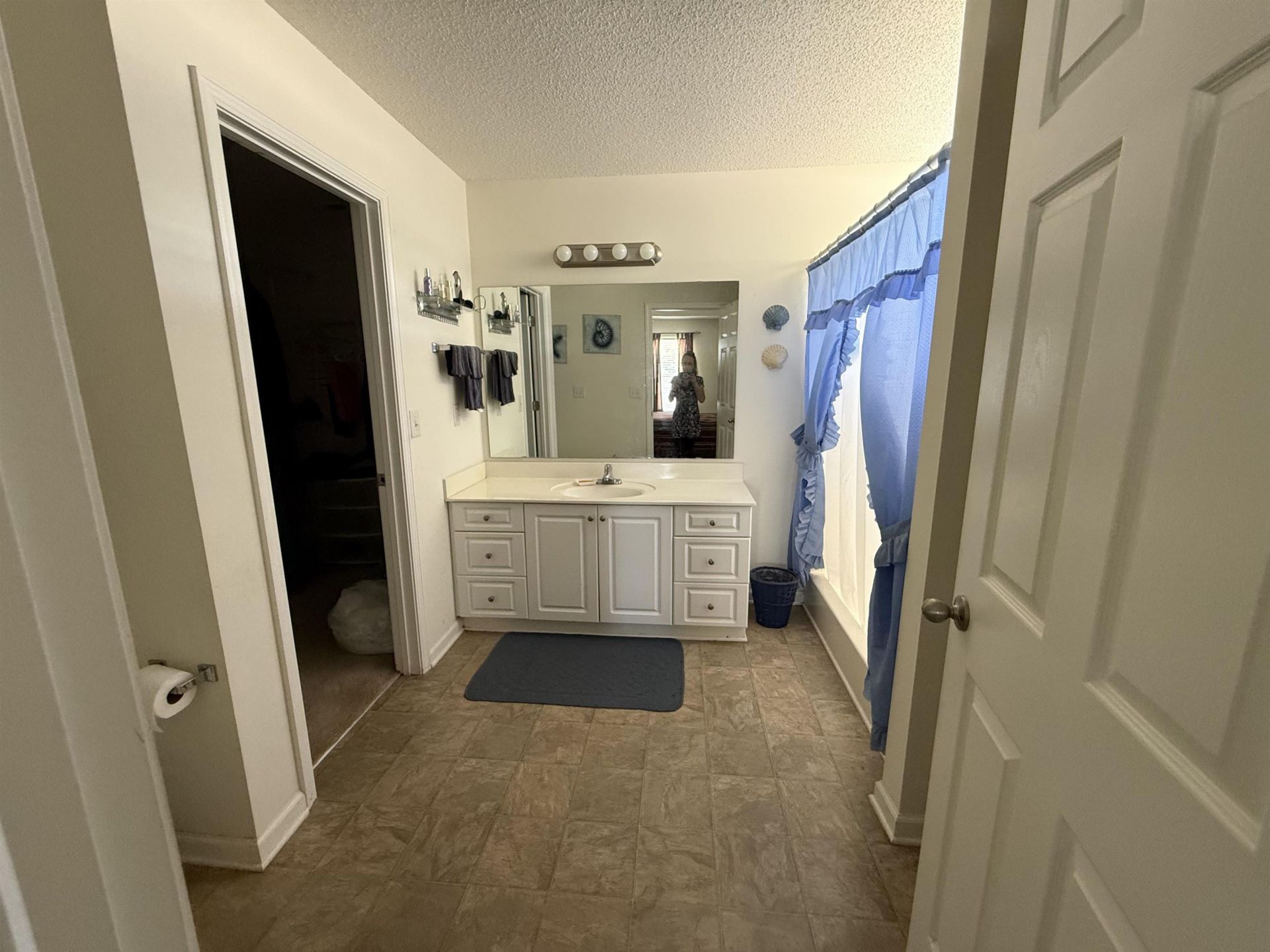 401 Carolina Woods Dr. Photo 32