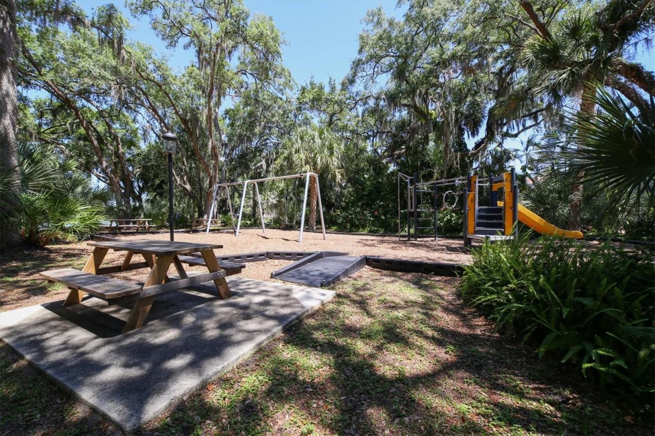 4734 E Trails Drive , Sarasota, FL 34232 Photo