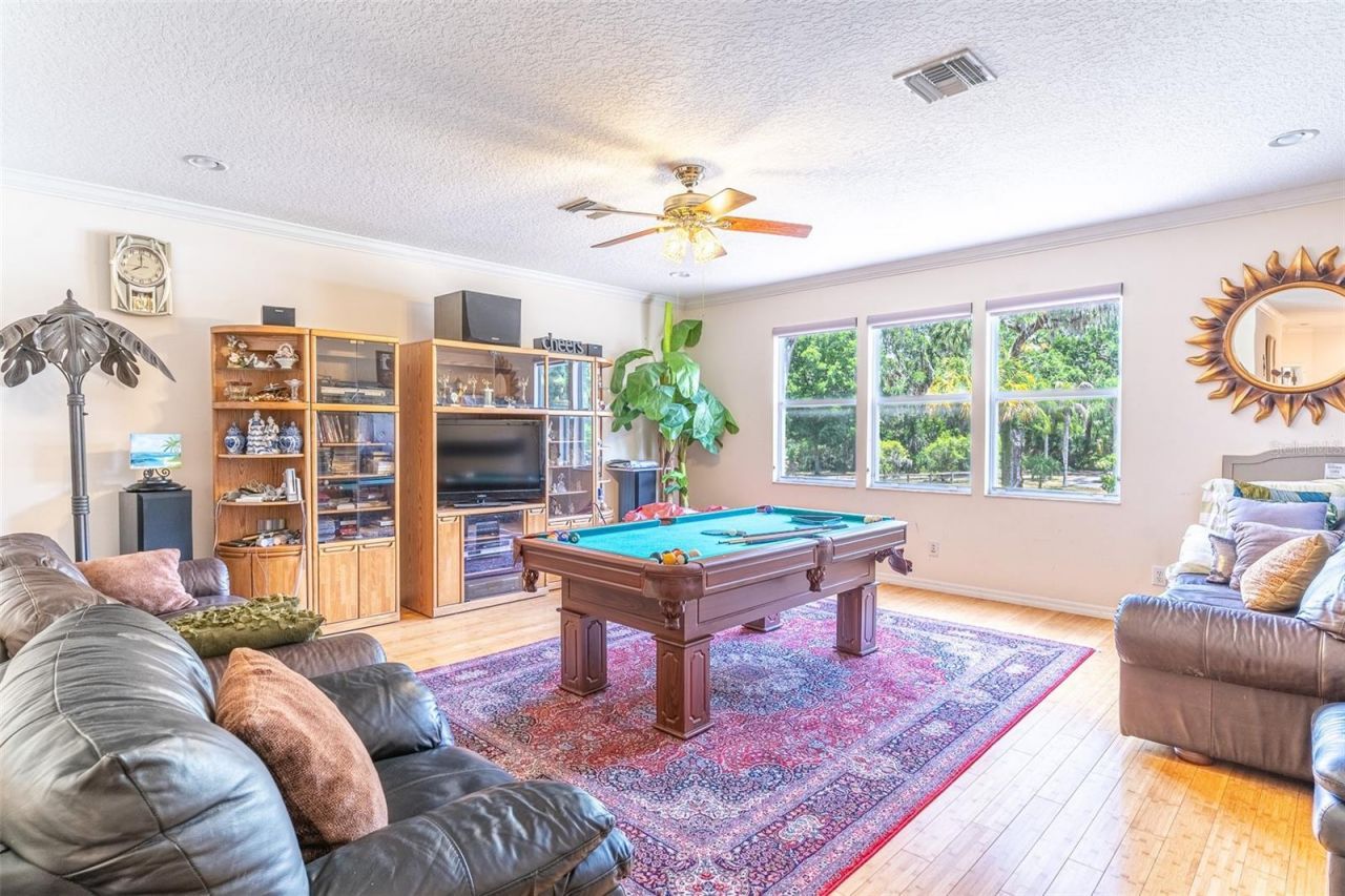 915 Hickory Fork Drive , Seffner, FL 33584 Photo