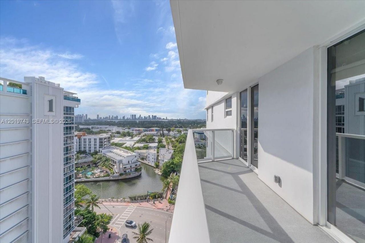 2401 Collins Ave, Unit 1807, Miami Beach, FL 33140 Photo