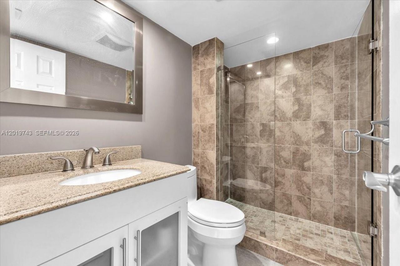 2401 Collins Ave, Unit 1807, Miami Beach, FL 33140 Photo