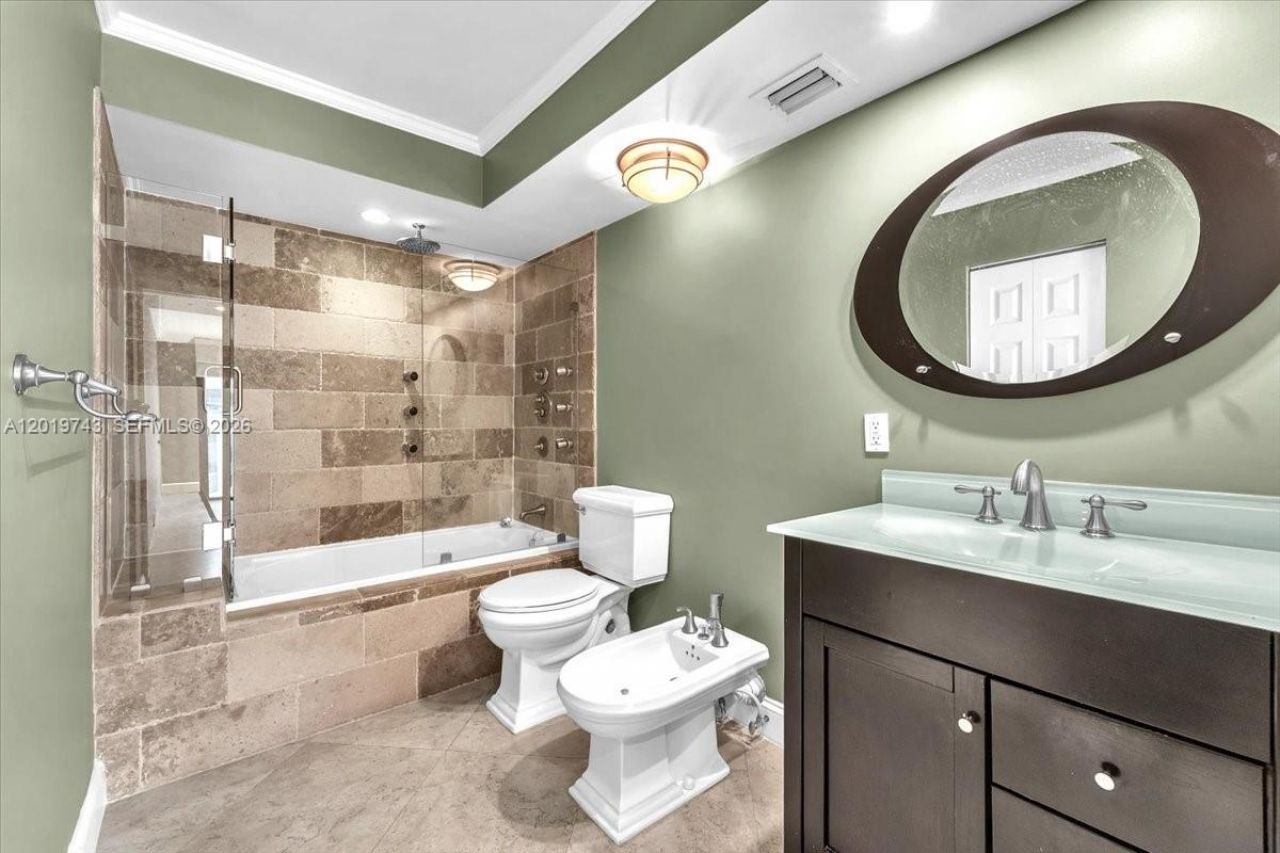 2401 Collins Ave, Unit 1807, Miami Beach, FL 33140 Photo