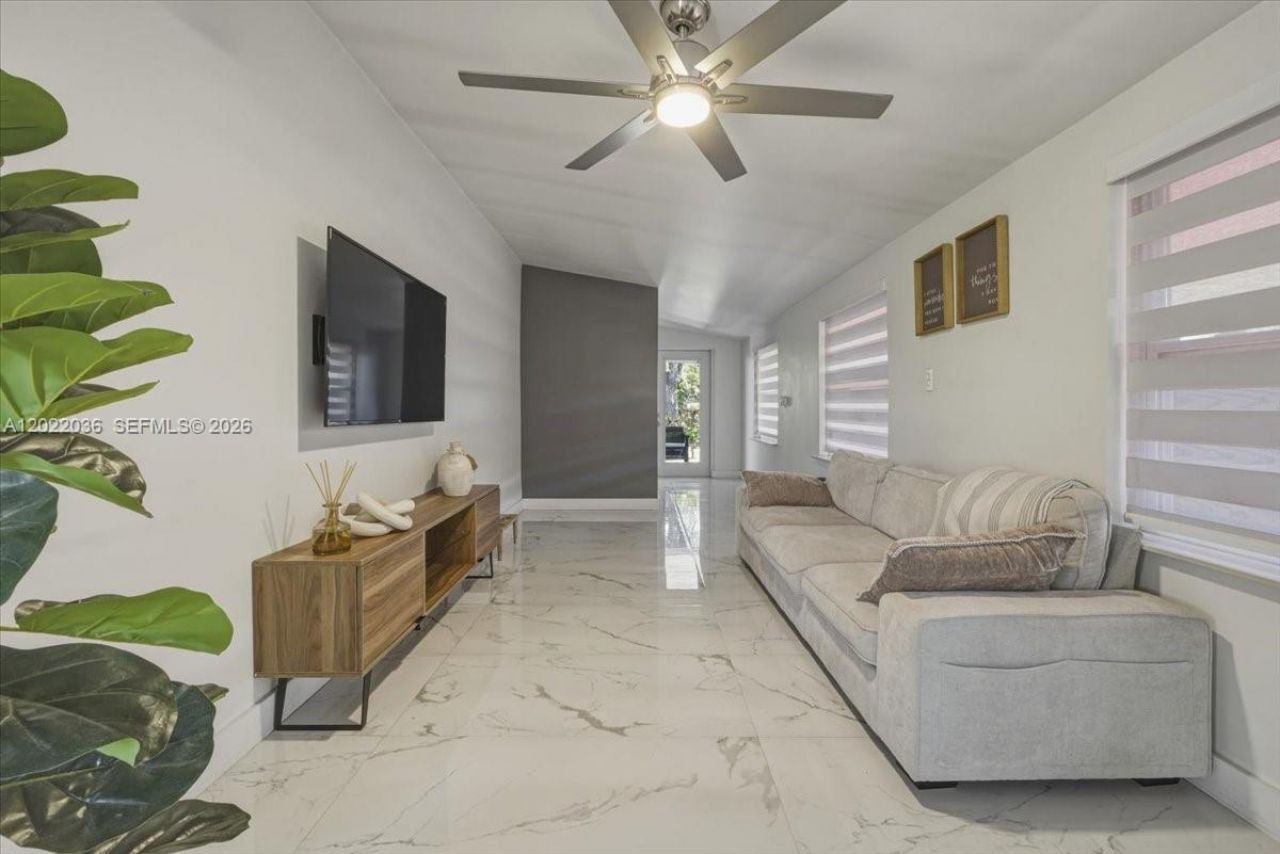 120 W 50th St , Hialeah, FL 33012 Photo