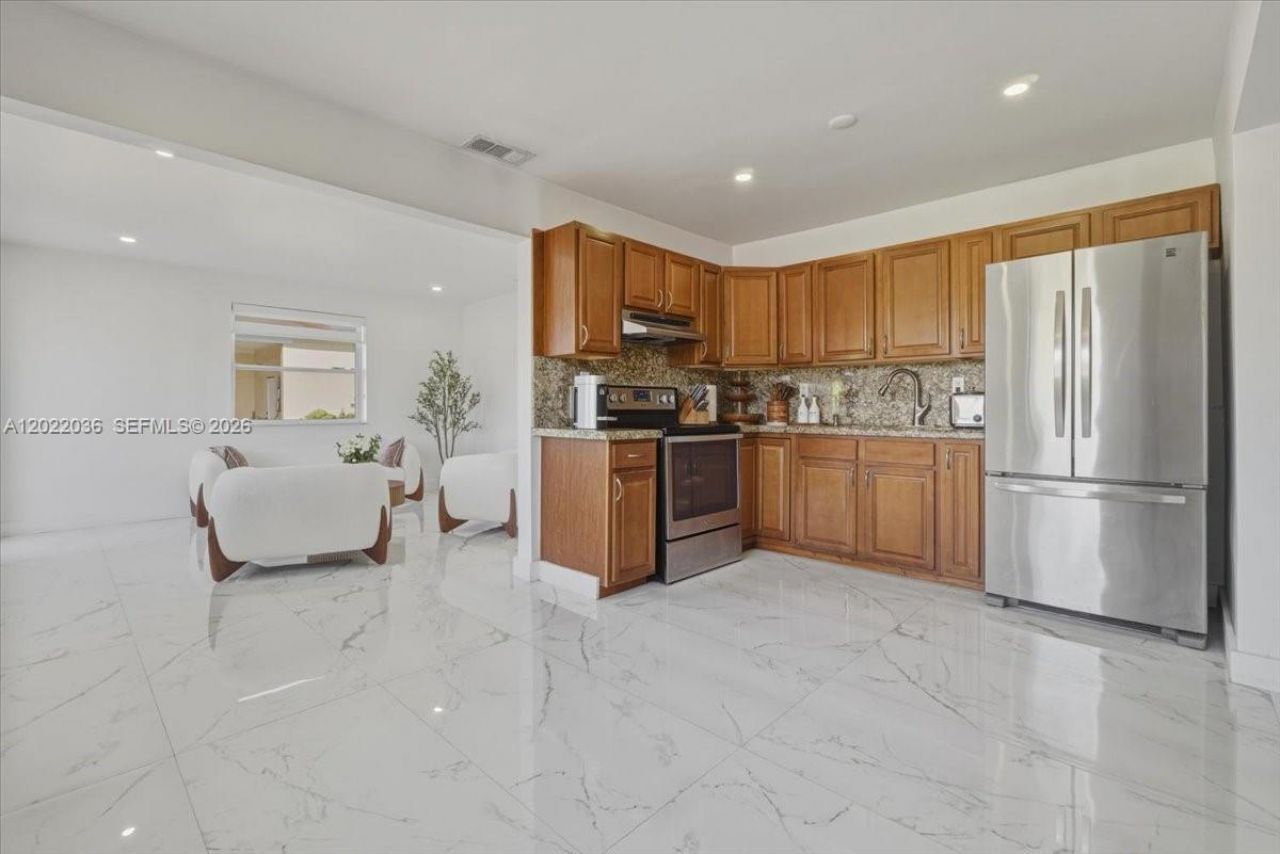 120 W 50th St , Hialeah, FL 33012 Photo