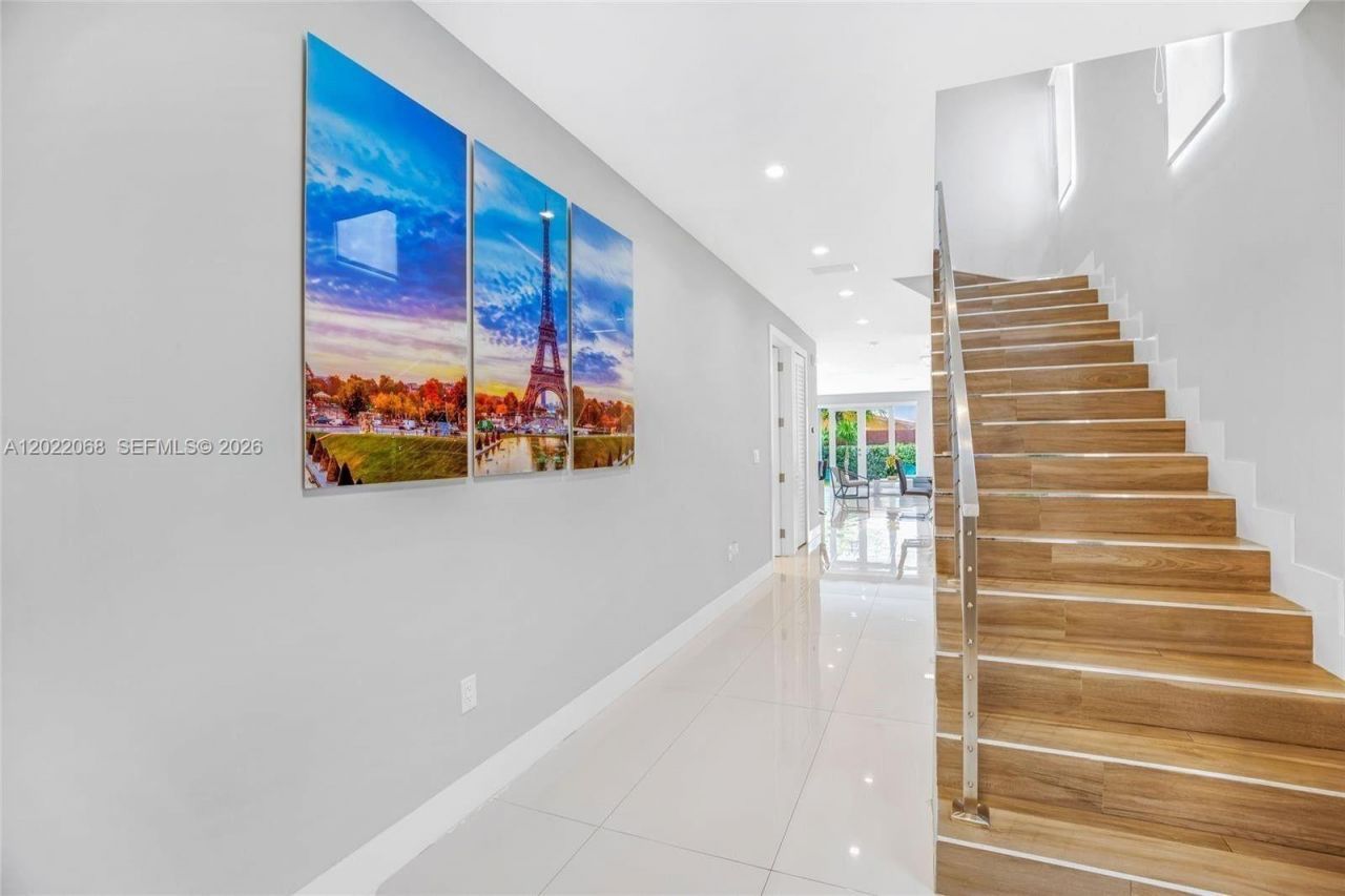 3657 SW 26th St , Miami, FL 33133 Photo