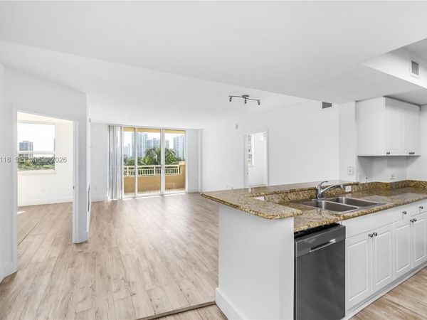 19501 W Country Club Dr , Unit 515, Aventura, FL 33180