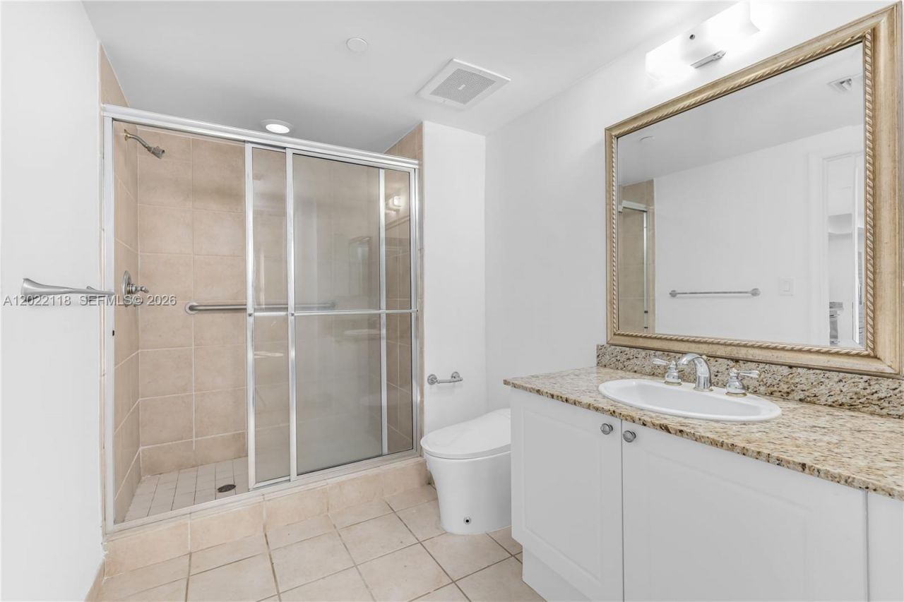 19501 W Country Club Dr , Unit 515, Aventura, FL 33180 Photo