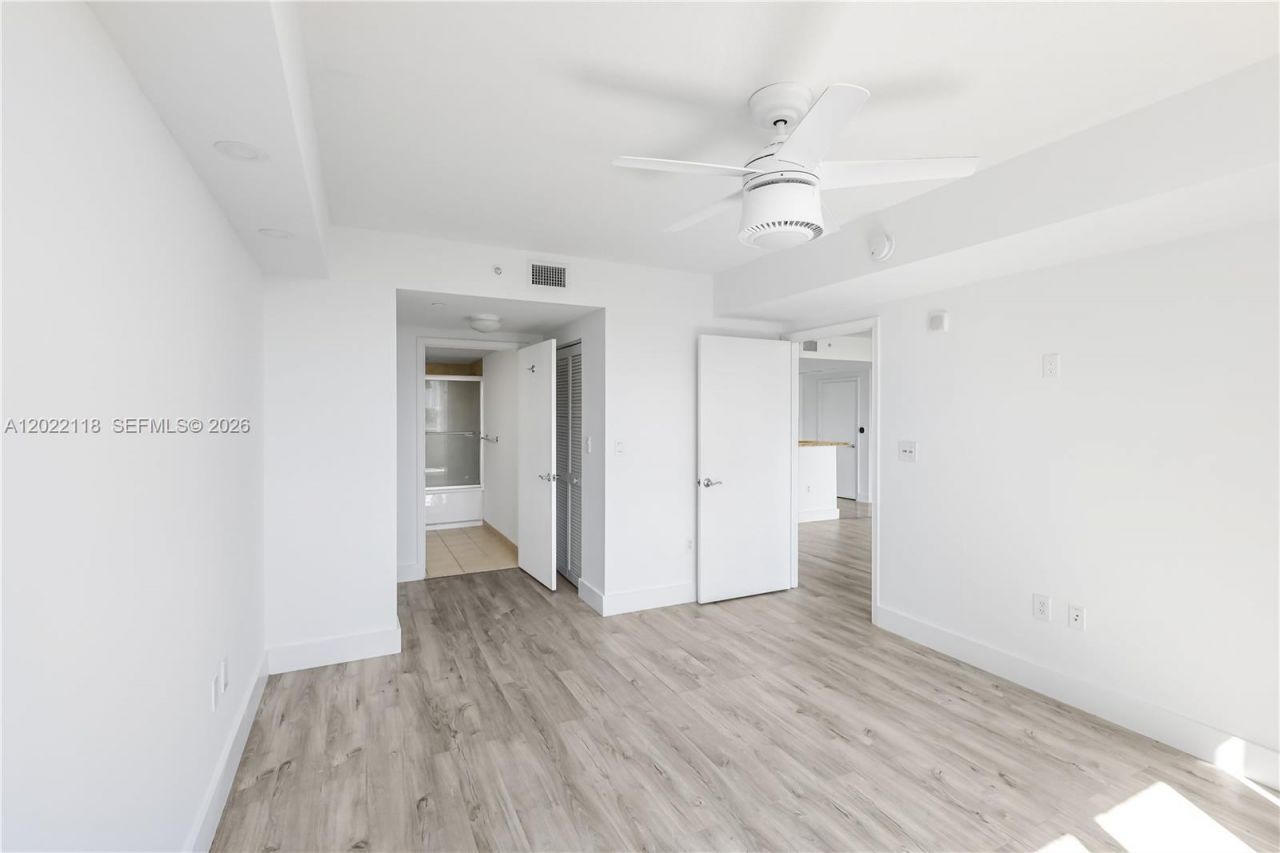 19501 W Country Club Dr , Unit 515, Aventura, FL 33180 Photo