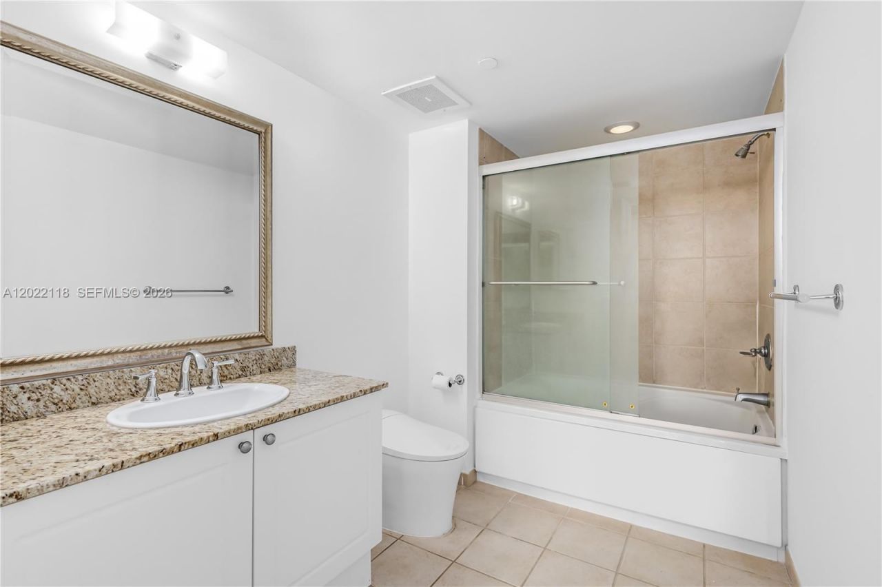 19501 W Country Club Dr , Unit 515, Aventura, FL 33180 Photo