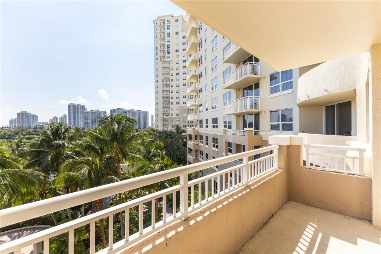 19501 W Country Club Dr , Unit 515, Aventura, FL 33180 Photo