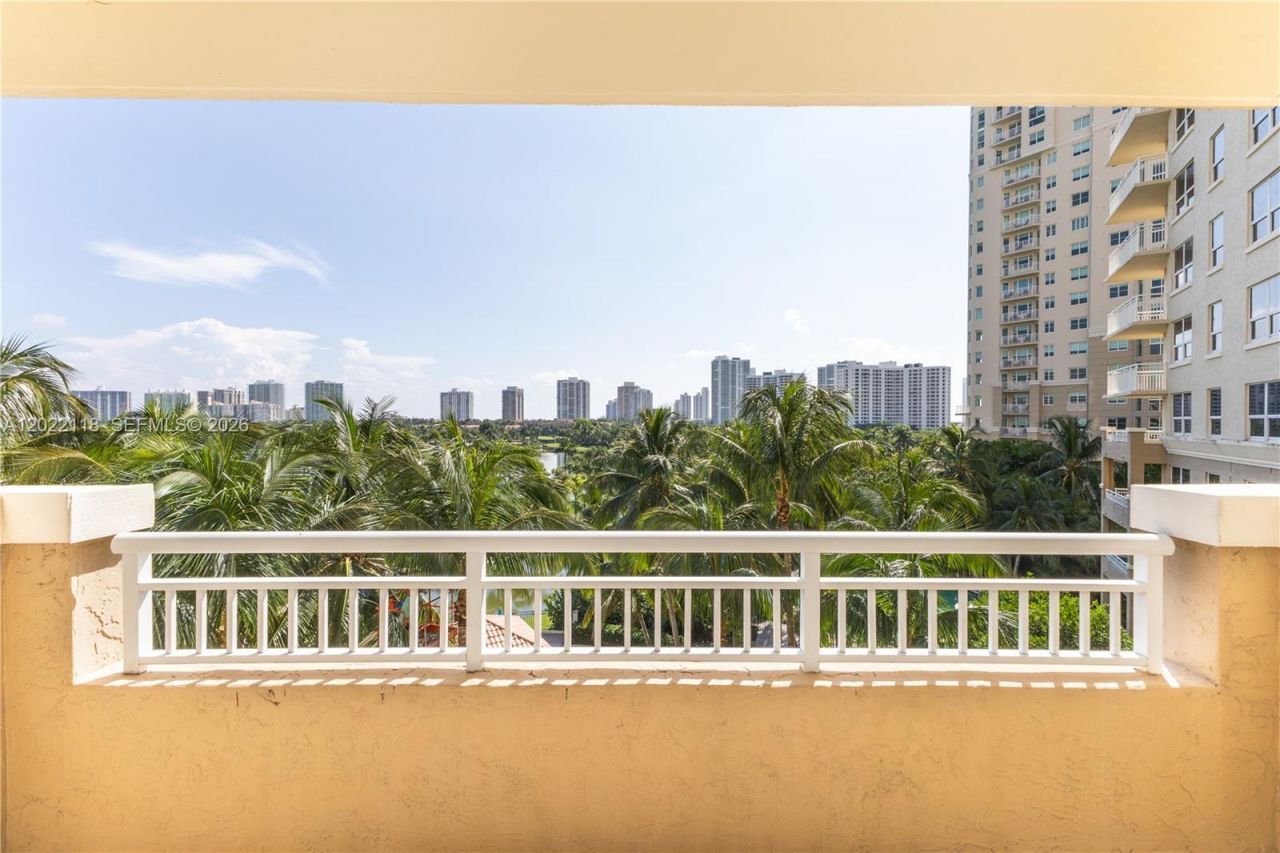 19501 W Country Club Dr , Unit 515, Aventura, FL 33180 Photo