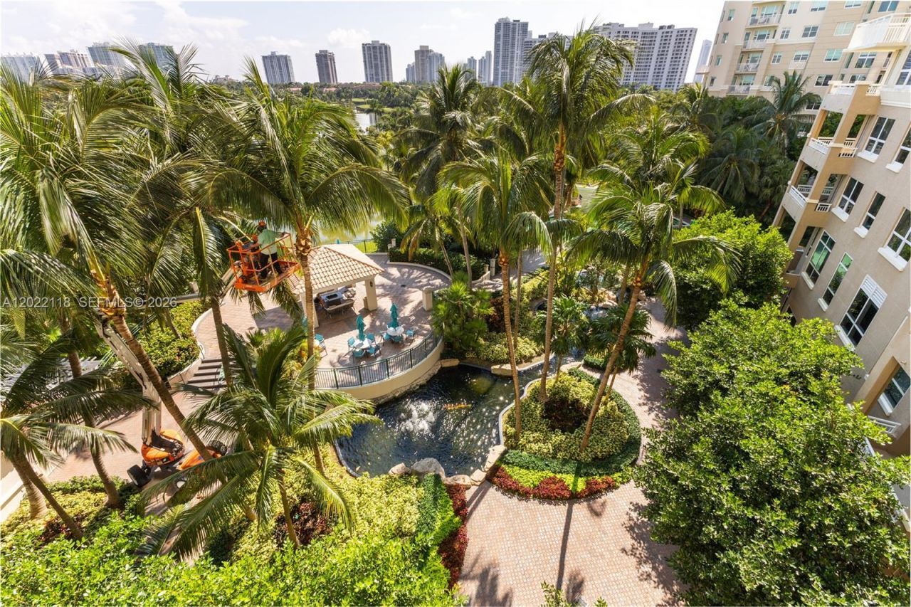 19501 W Country Club Dr , Unit 515, Aventura, FL 33180 Photo