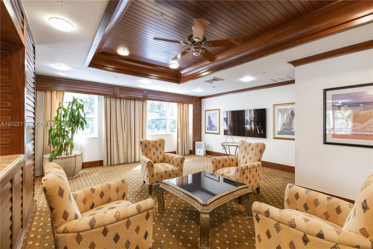 19501 W Country Club Dr , Unit 515, Aventura, FL 33180 Photo