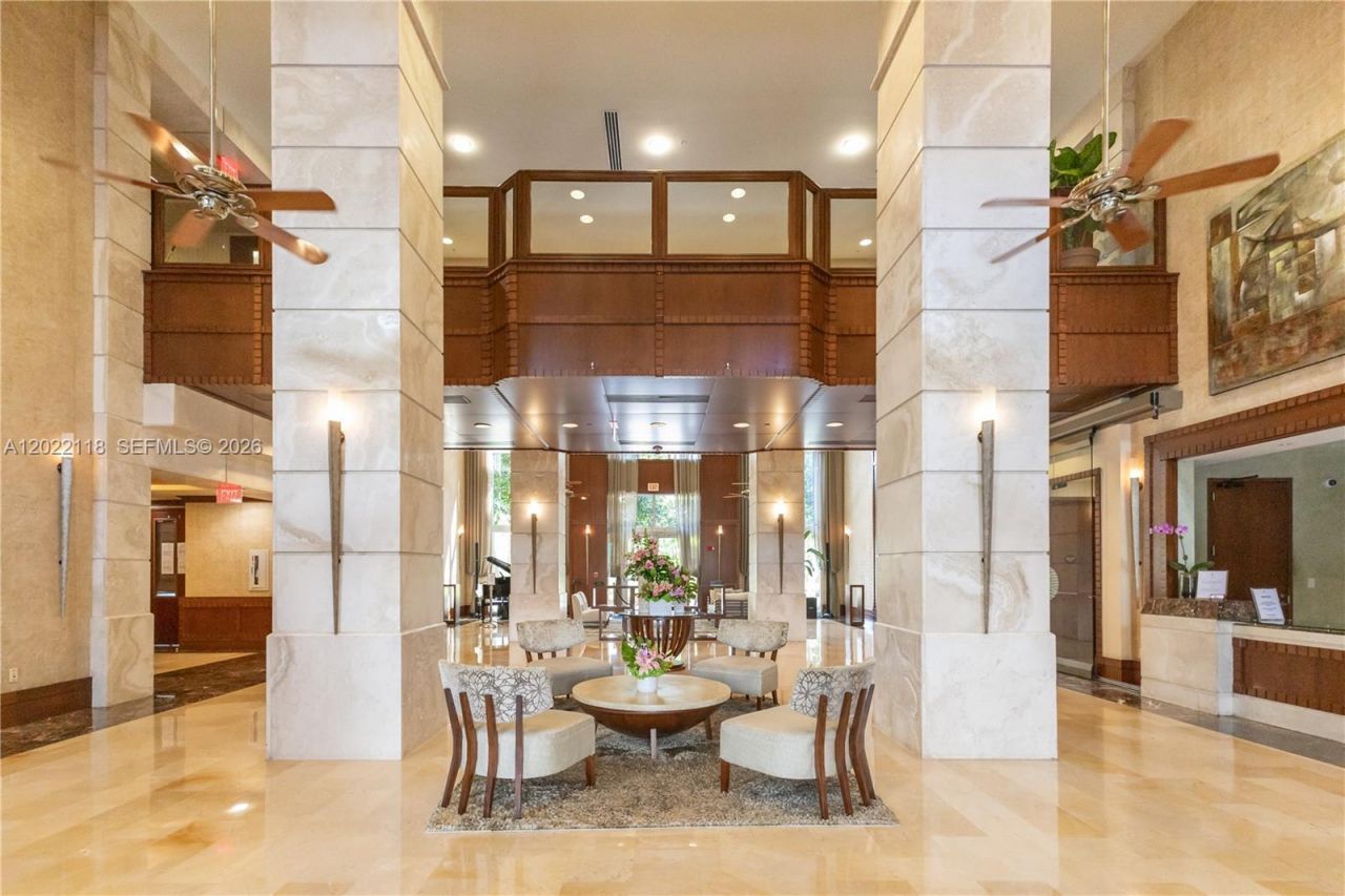 19501 W Country Club Dr , Unit 515, Aventura, FL 33180 Photo