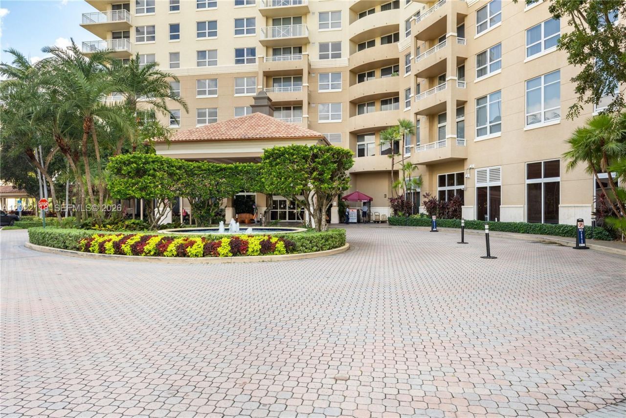 19501 W Country Club Dr , Unit 515, Aventura, FL 33180 Photo
