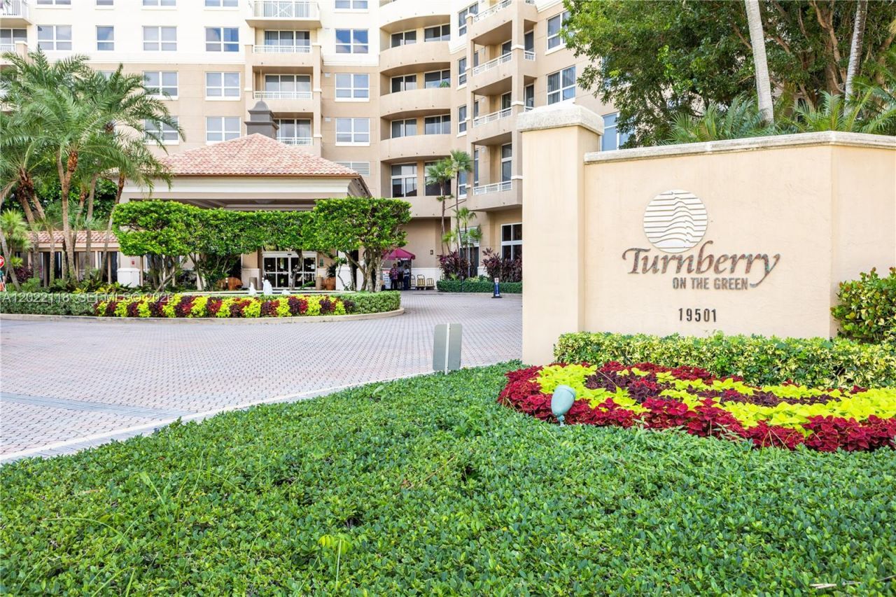 19501 W Country Club Dr , Unit 515, Aventura, FL 33180 Photo