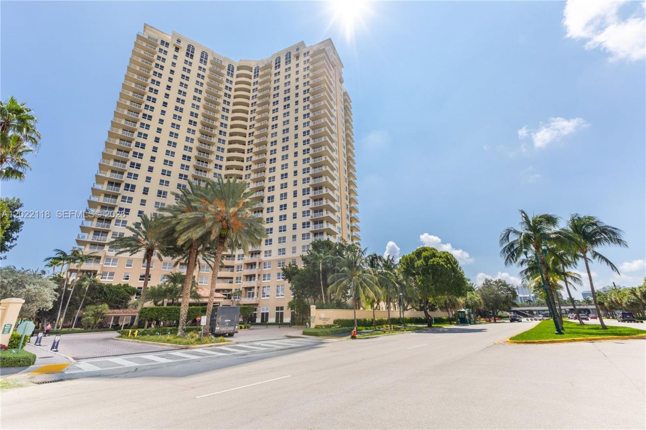 19501 W Country Club Dr , Unit 515, Aventura, FL 33180 Photo