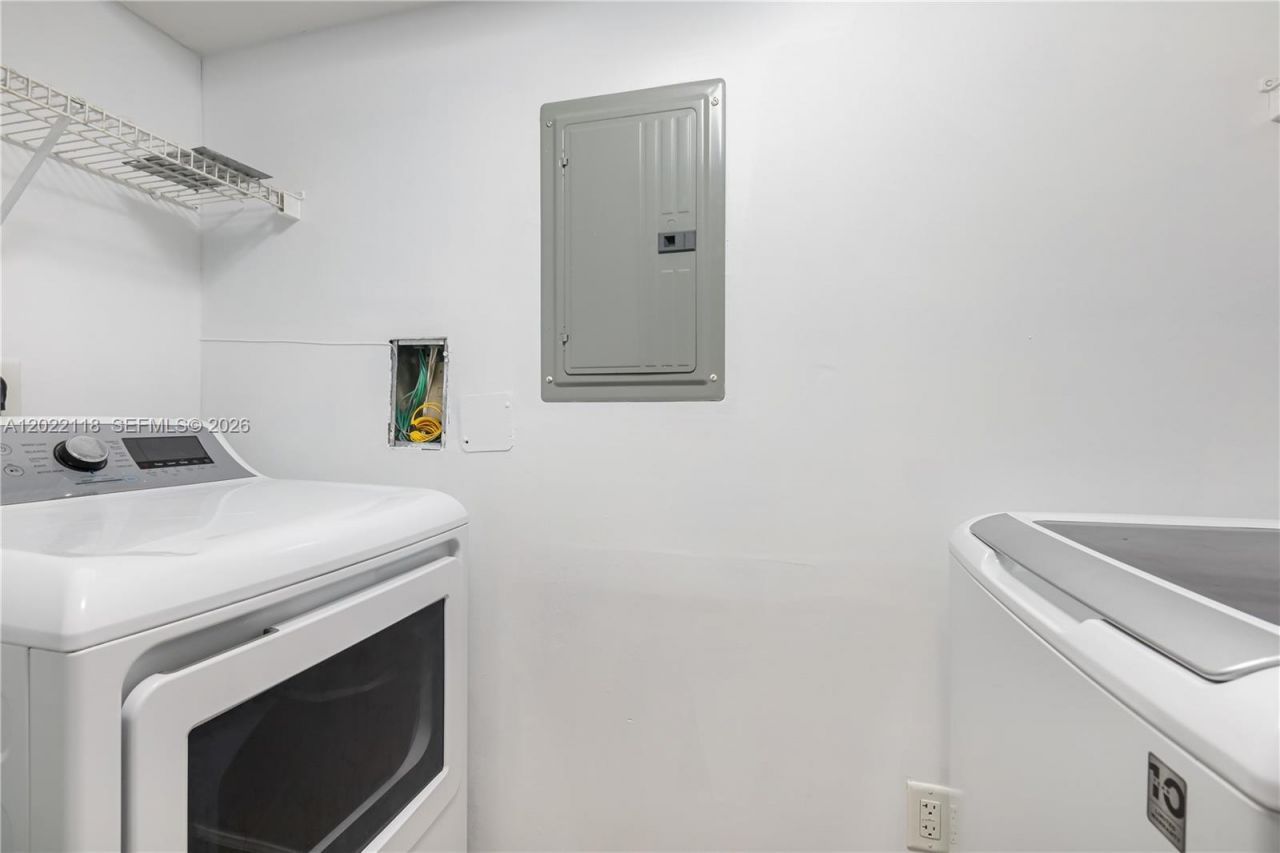 19501 W Country Club Dr , Unit 515, Aventura, FL 33180 Photo