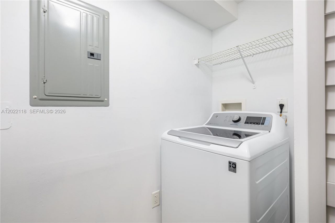19501 W Country Club Dr , Unit 515, Aventura, FL 33180 Photo