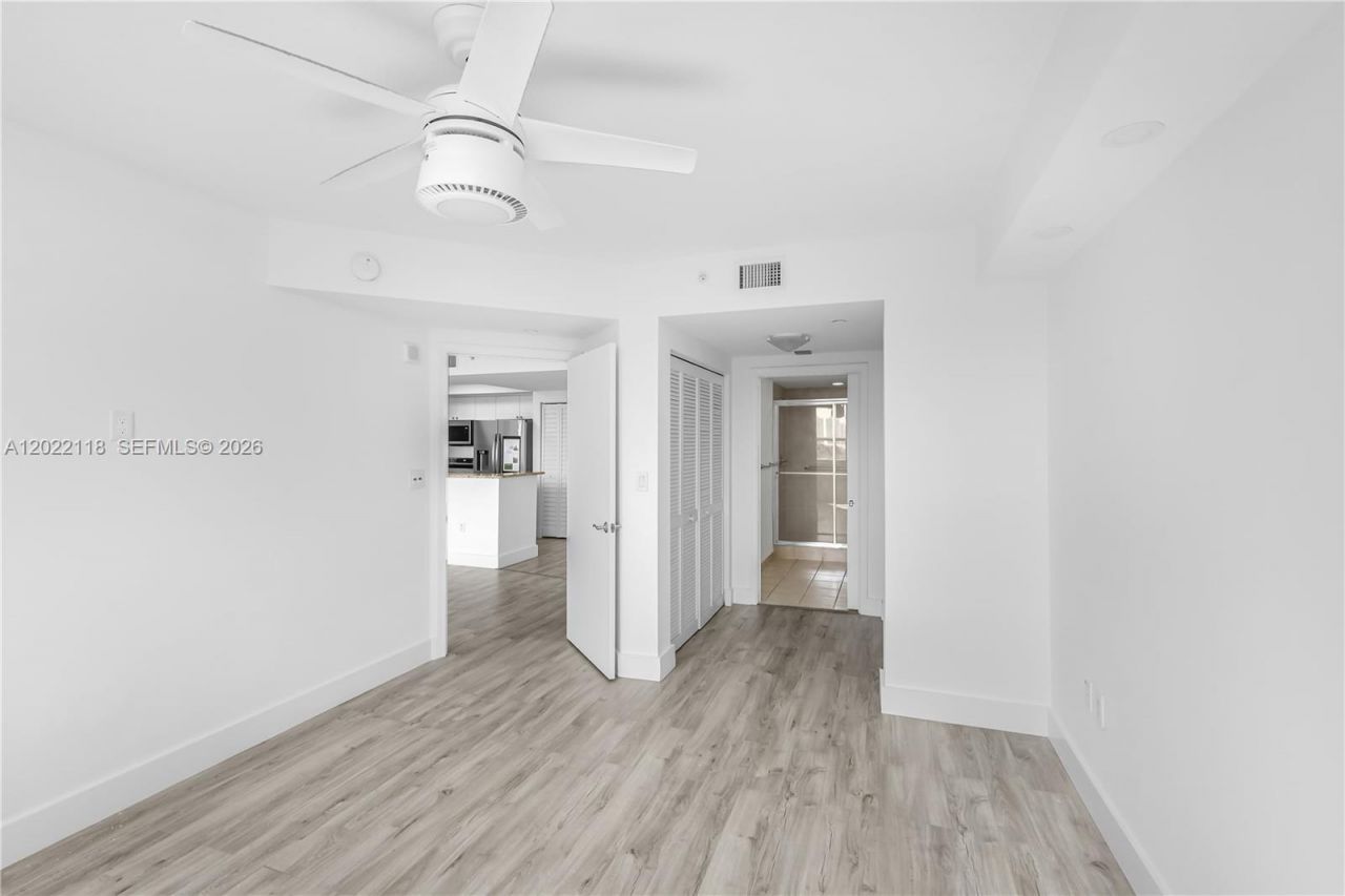 19501 W Country Club Dr , Unit 515, Aventura, FL 33180 Photo