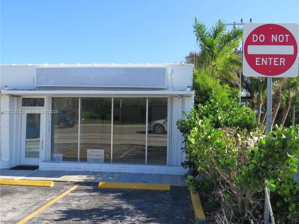 9128 SE Bridge Rd, Hobe Sound, FL 33455