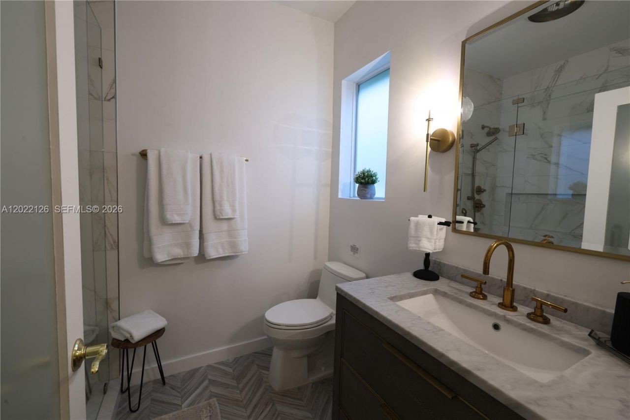 2338 SW 11th St, Unit 2338, Miami, FL 33135 Photo