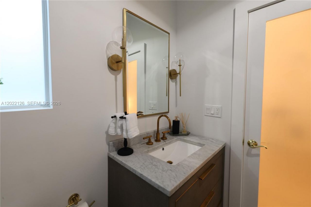 2338 SW 11th St, Unit 2338, Miami, FL 33135 Photo