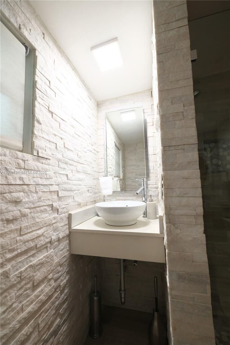 2338 SW 11th St, Unit 2338, Miami, FL 33135 Photo