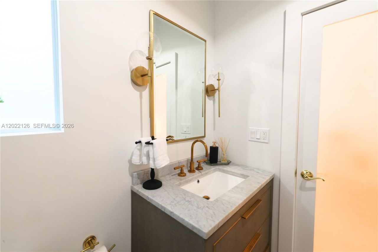 2338 SW 11th St, Unit 2338, Miami, FL 33135 Photo