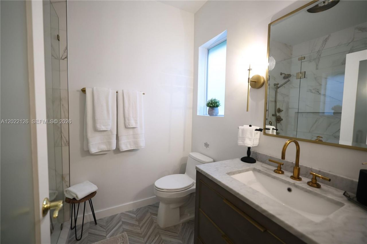2338 SW 11th St, Unit 2338, Miami, FL 33135 Photo
