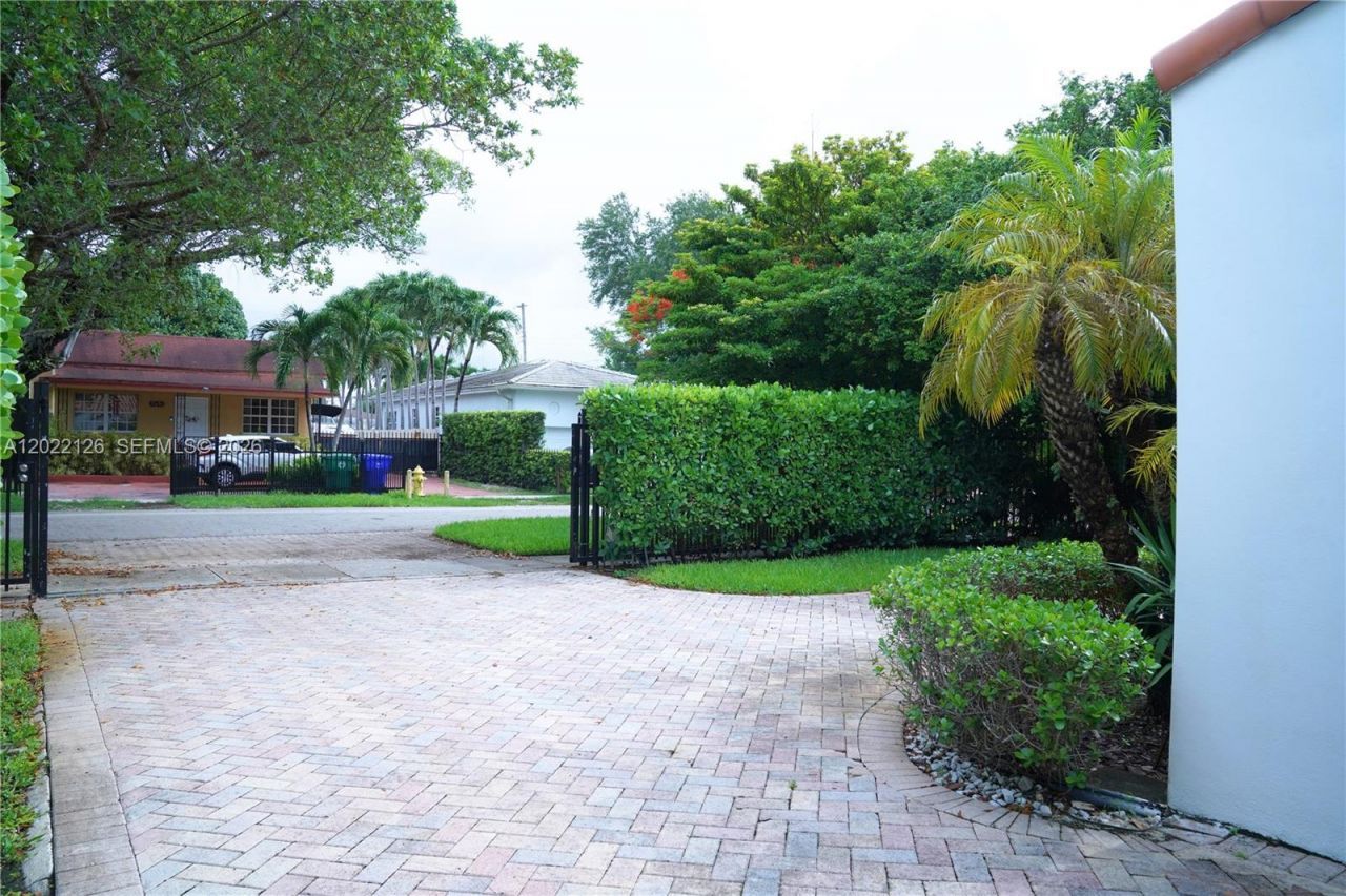 2338 SW 11th St, Unit 2338, Miami, FL 33135 Photo