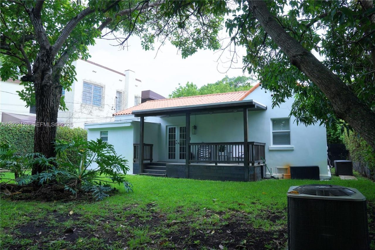 2338 SW 11th St, Unit 2338, Miami, FL 33135 Photo