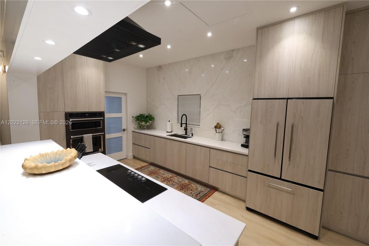 2338 SW 11th St, Unit 2338, Miami, FL 33135 Photo