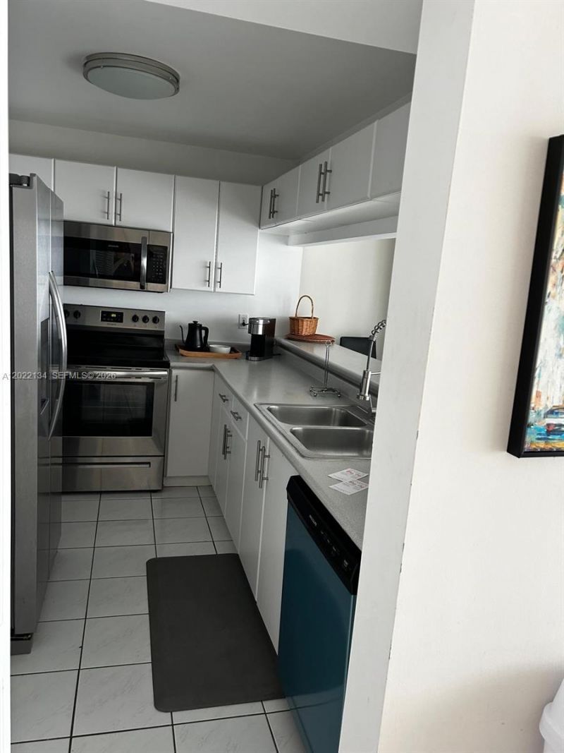 17800 N Bay Rd, Unit 405, Sunny Isles Beach, FL 33160 Photo